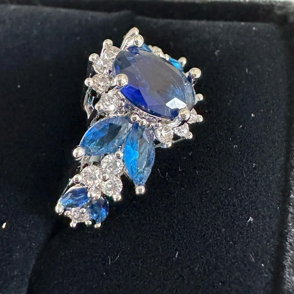 Elegant Blue & Clear Crystal Costume Cocktail Ring Silver Tone Statement Size 7